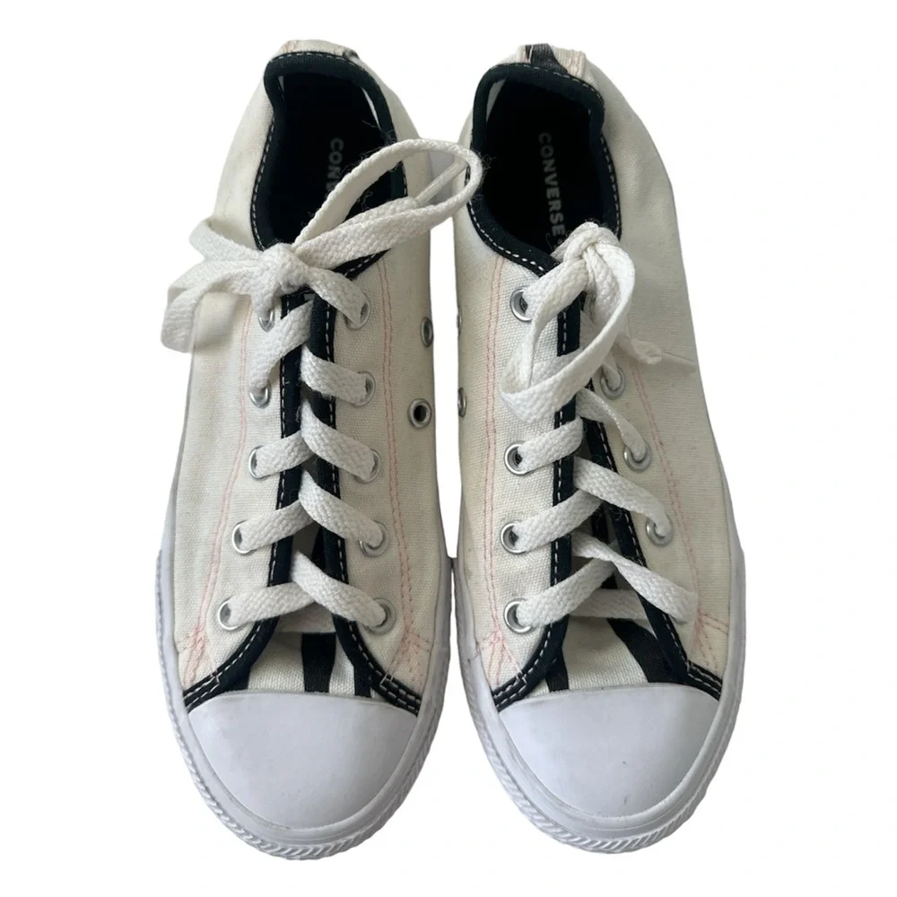 Kids off white classic Converse Size 2.5 youth